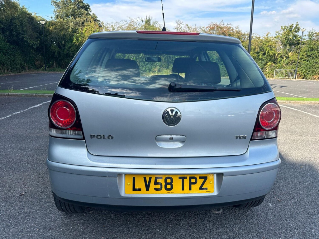VOLKSWAGEN POLO