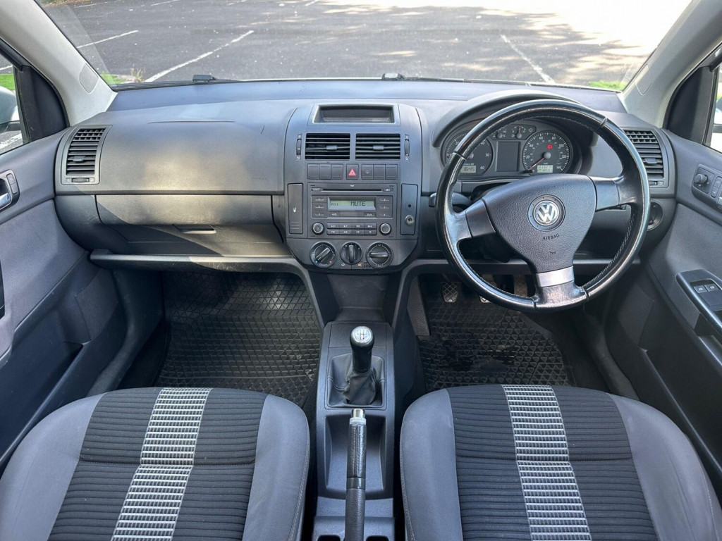VOLKSWAGEN POLO