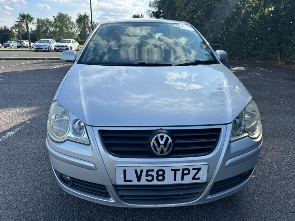VOLKSWAGEN POLO
