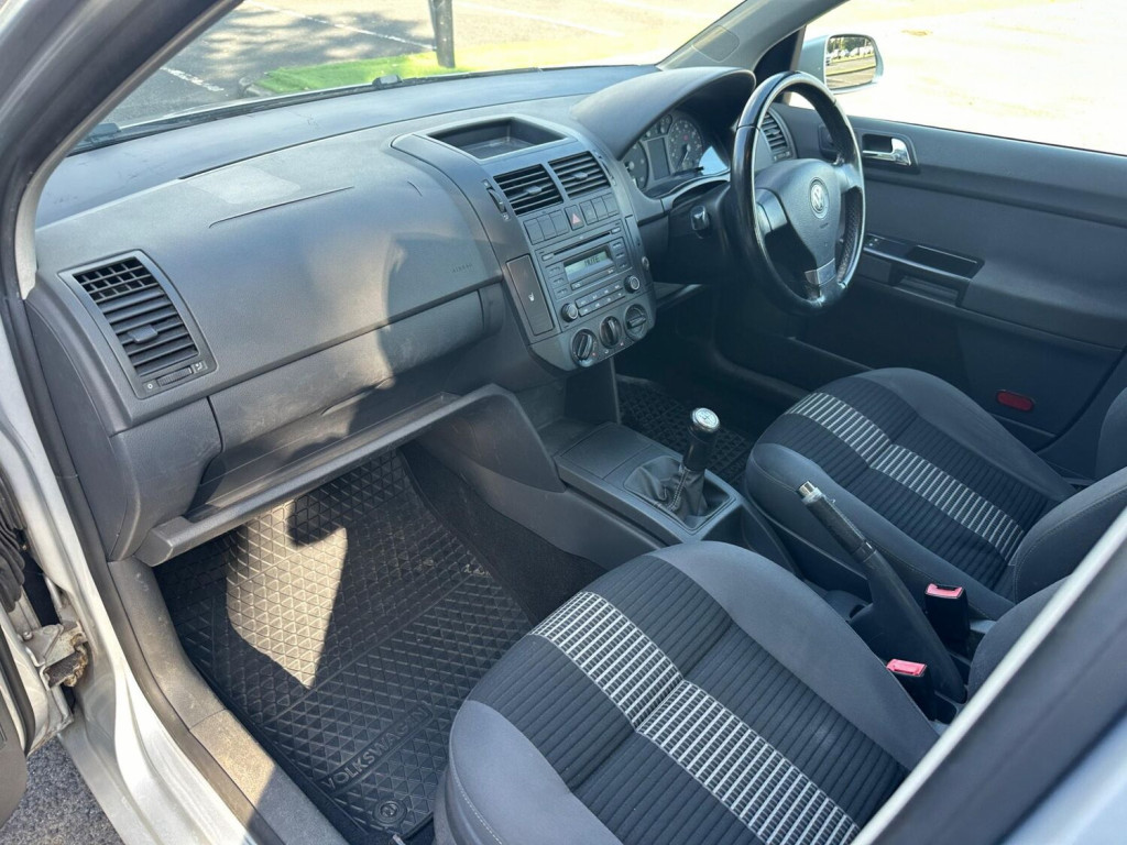 VOLKSWAGEN POLO