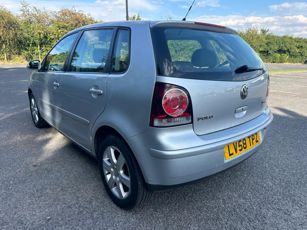 VOLKSWAGEN POLO