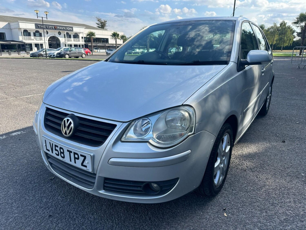VOLKSWAGEN POLO