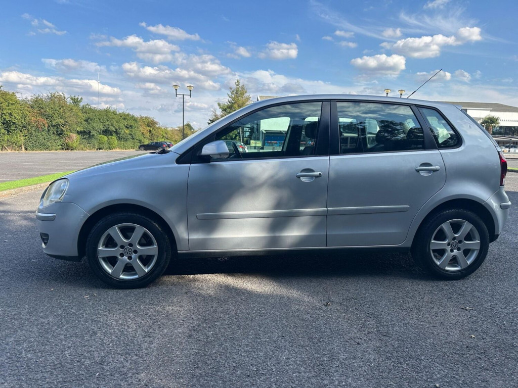 VOLKSWAGEN POLO