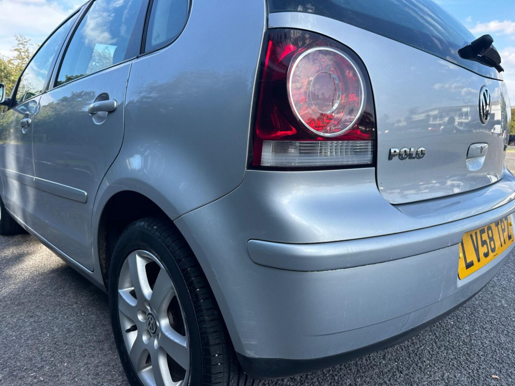 VOLKSWAGEN POLO