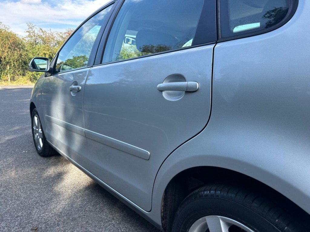 VOLKSWAGEN POLO