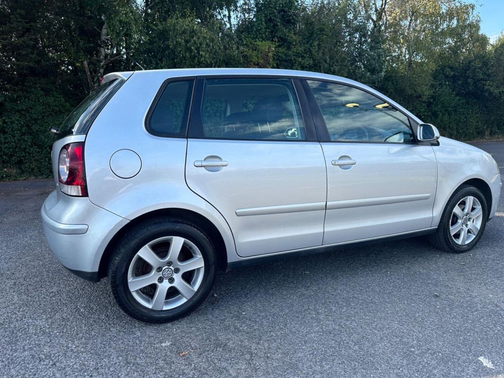 VOLKSWAGEN POLO