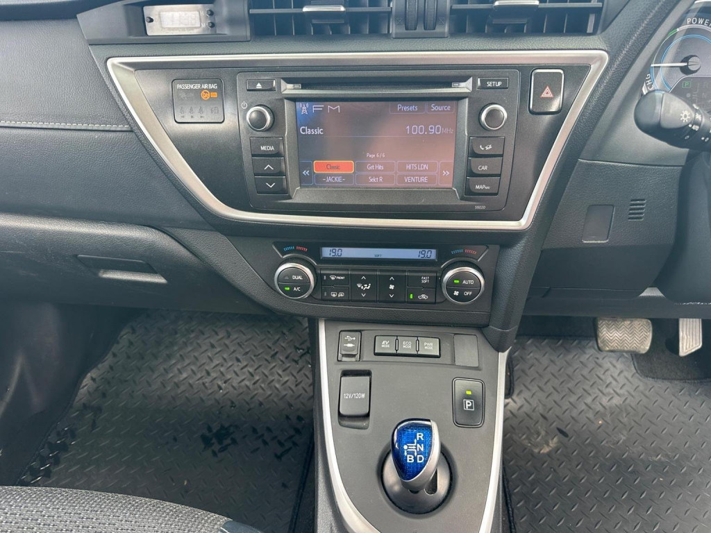 TOYOTA AURIS