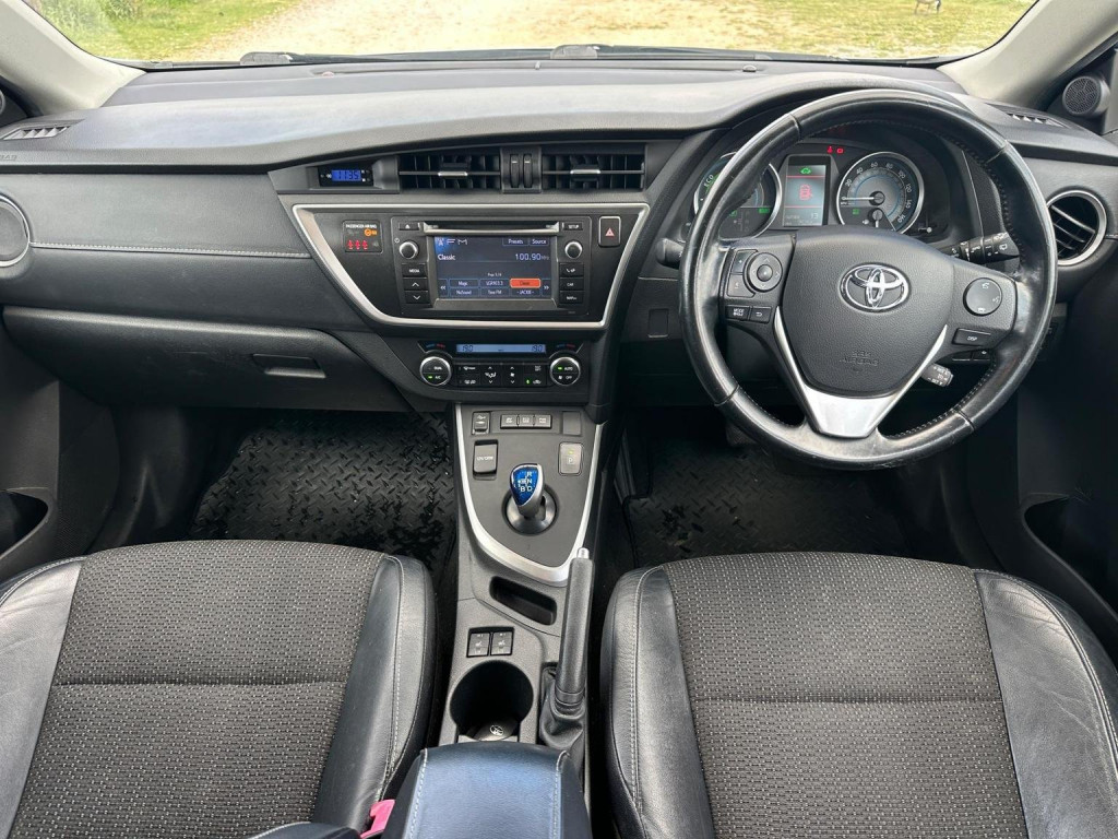 TOYOTA AURIS