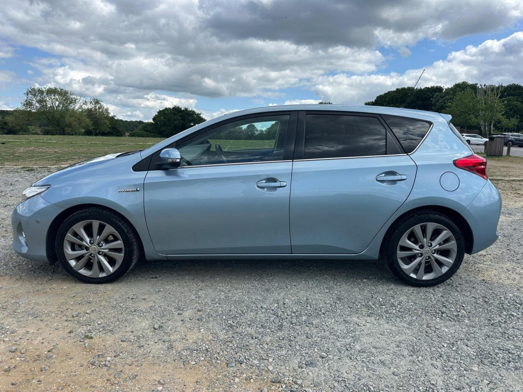 TOYOTA AURIS