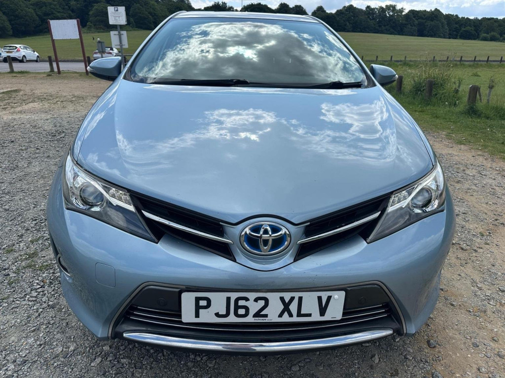 TOYOTA AURIS
