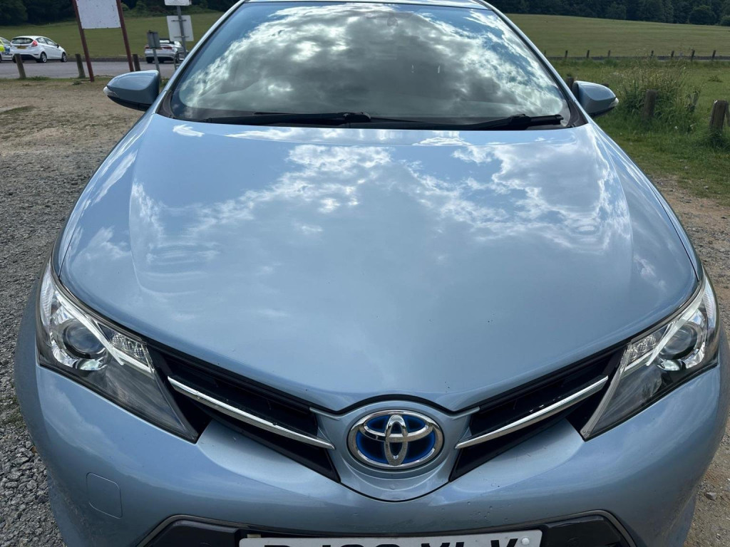 TOYOTA AURIS