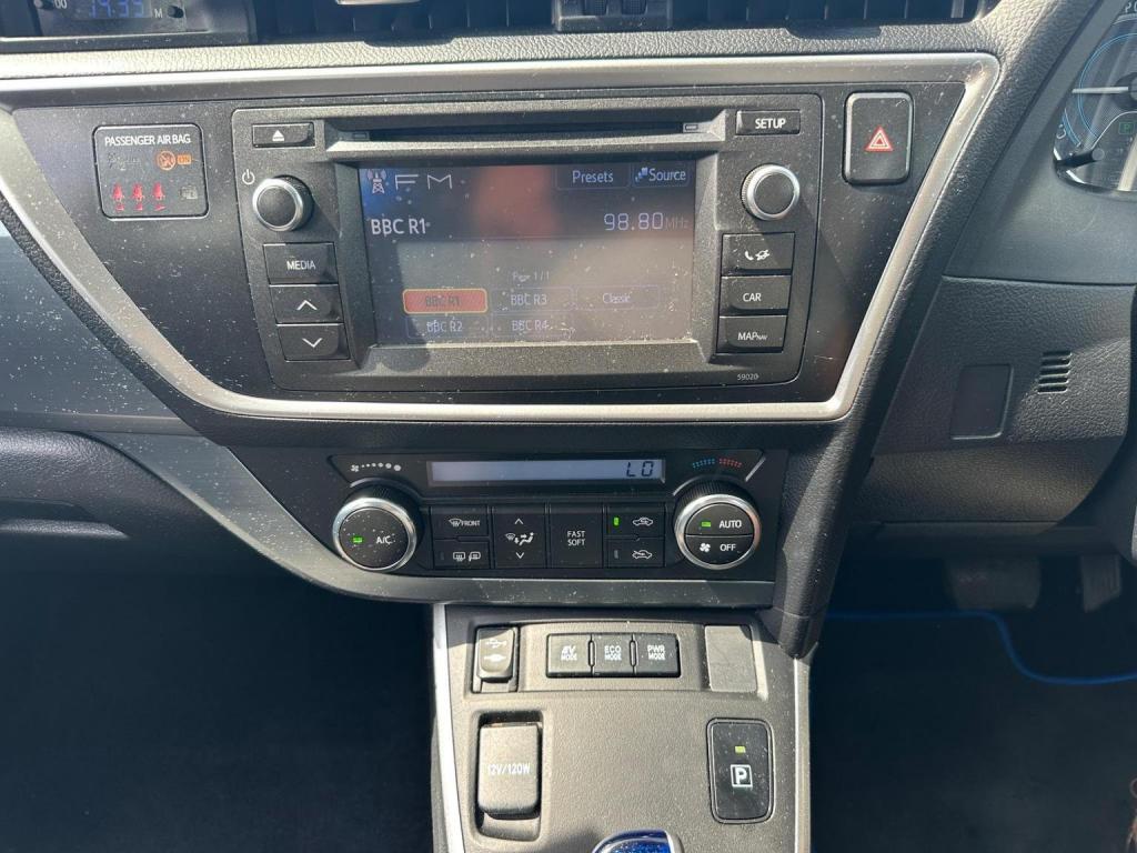 TOYOTA AURIS