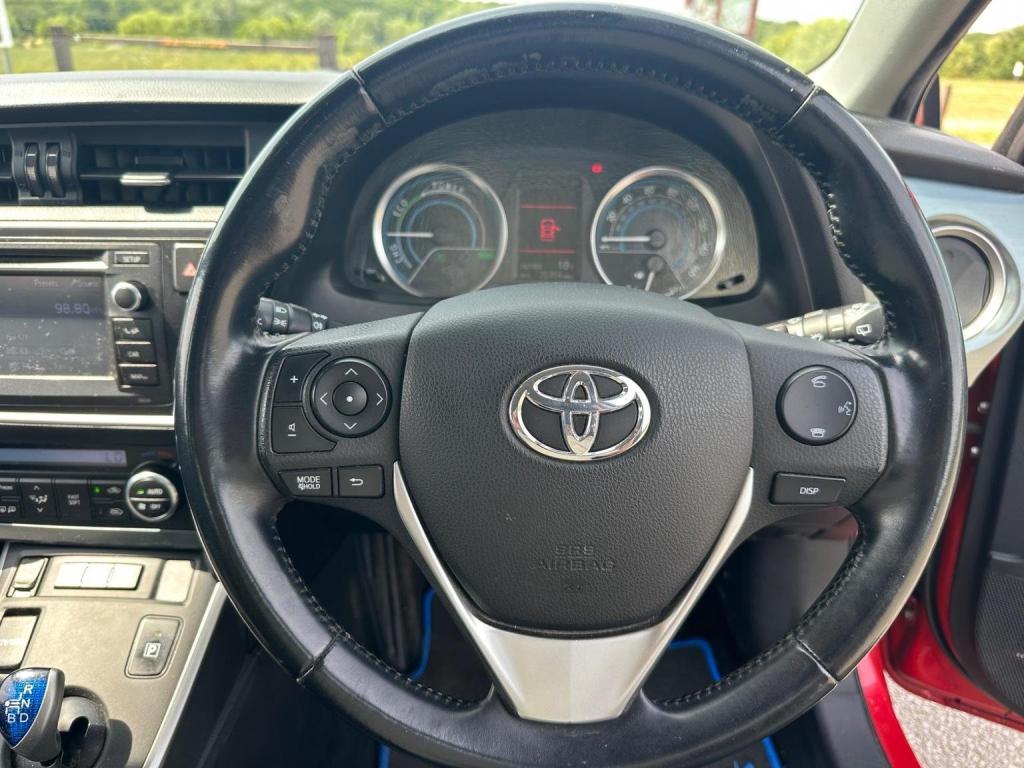 TOYOTA AURIS