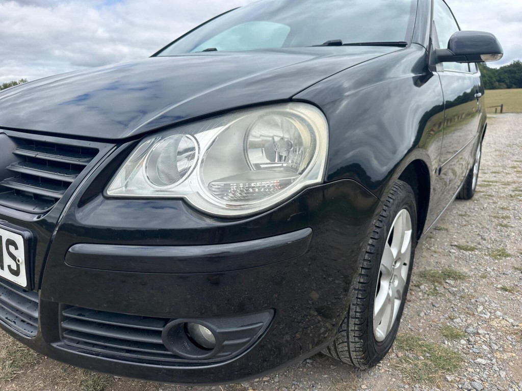 VOLKSWAGEN POLO