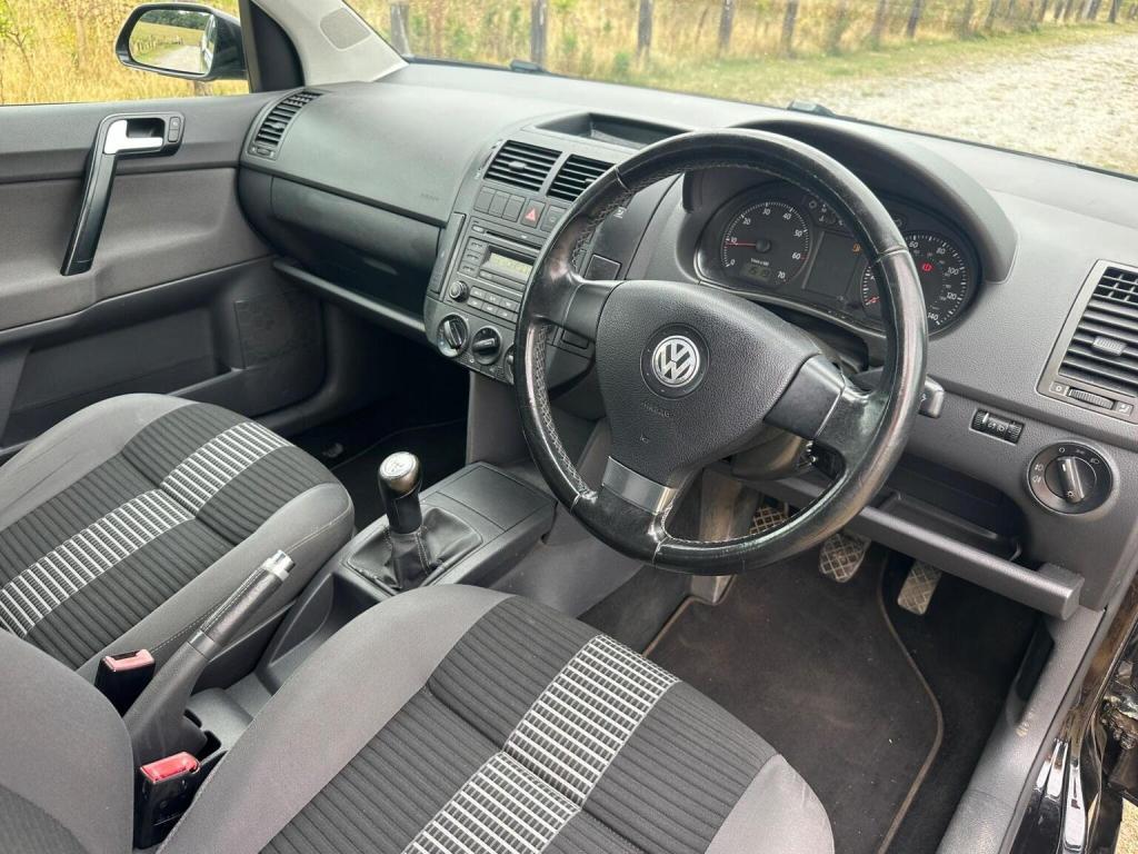 VOLKSWAGEN POLO