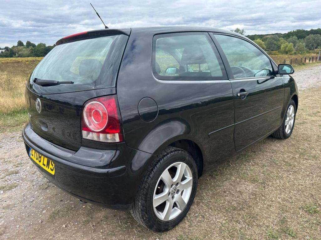 VOLKSWAGEN POLO