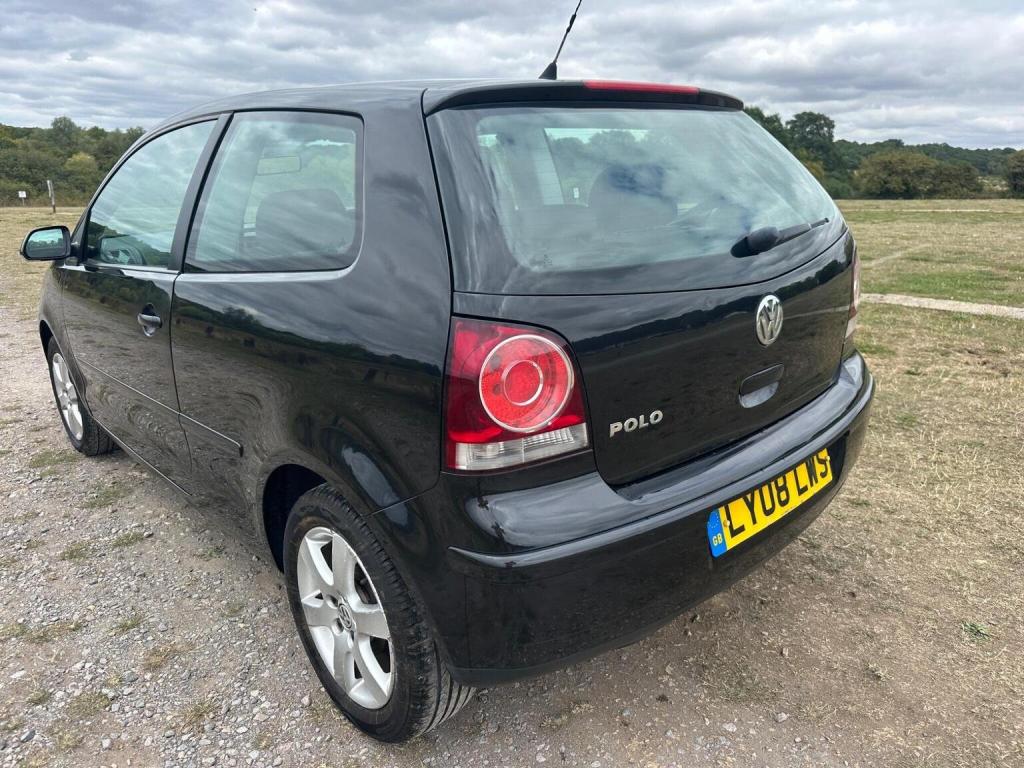 VOLKSWAGEN POLO