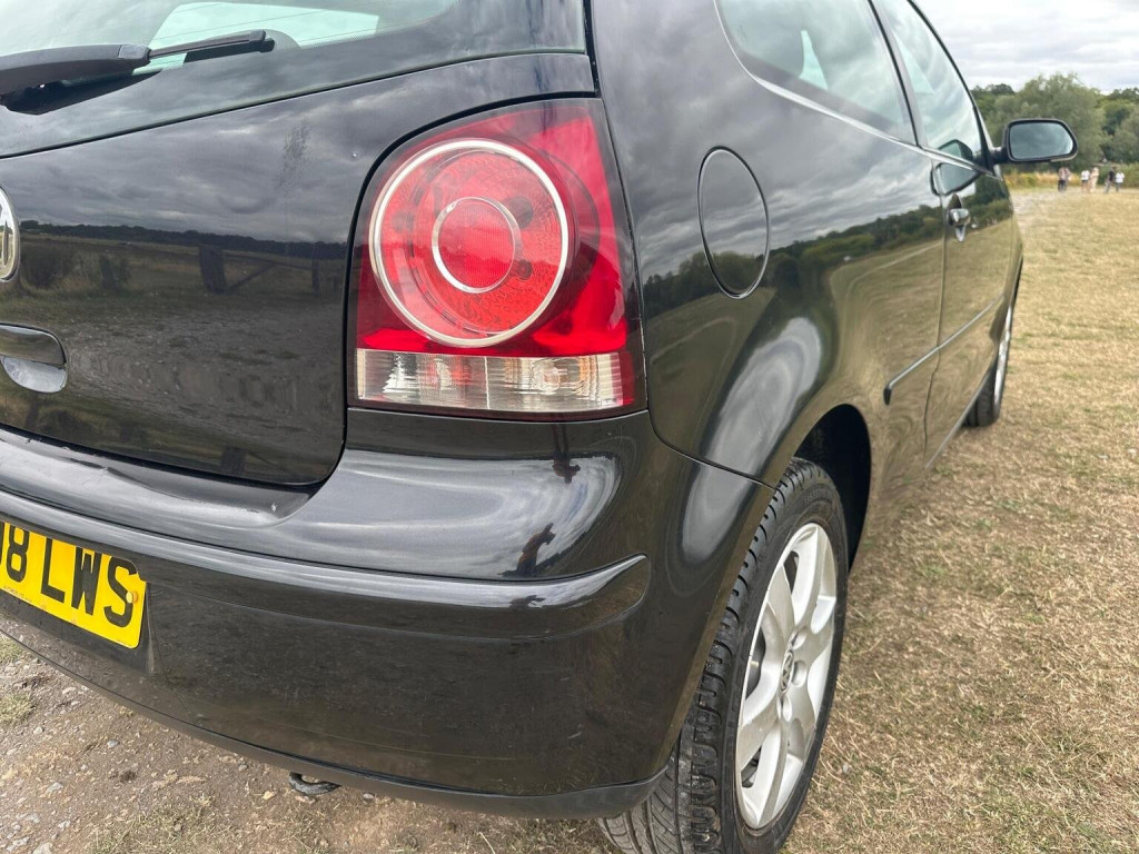 VOLKSWAGEN POLO