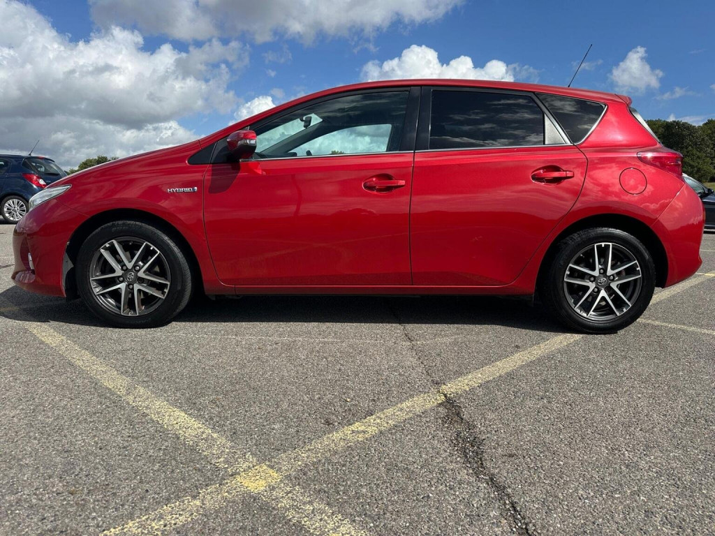 TOYOTA AURIS