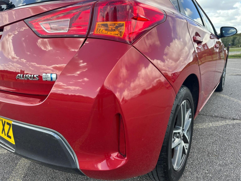 TOYOTA AURIS