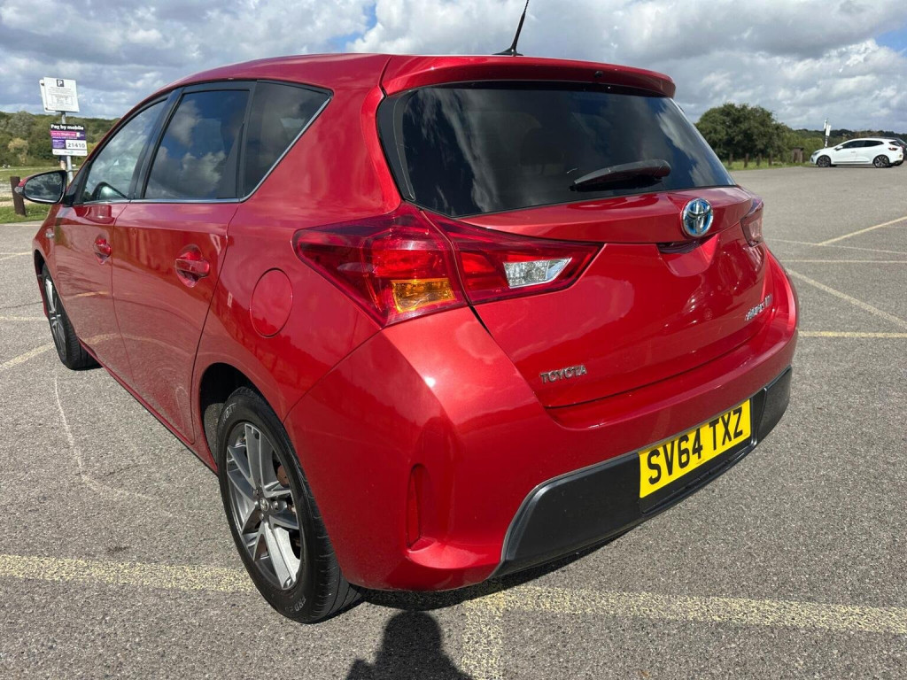 TOYOTA AURIS