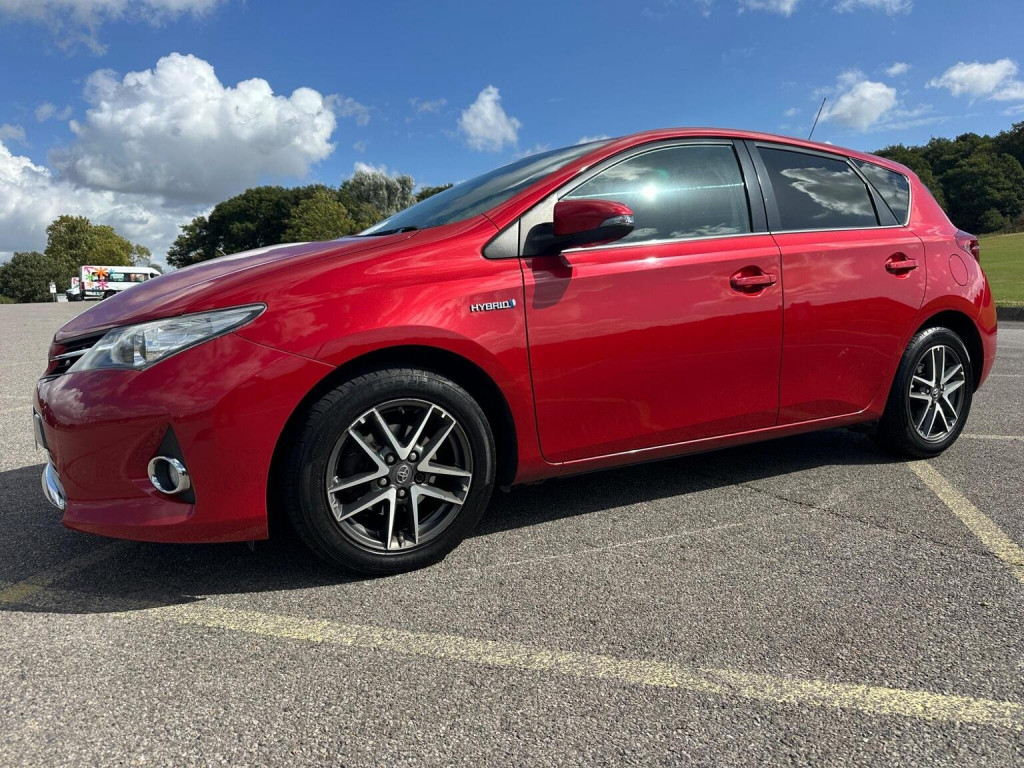 TOYOTA AURIS