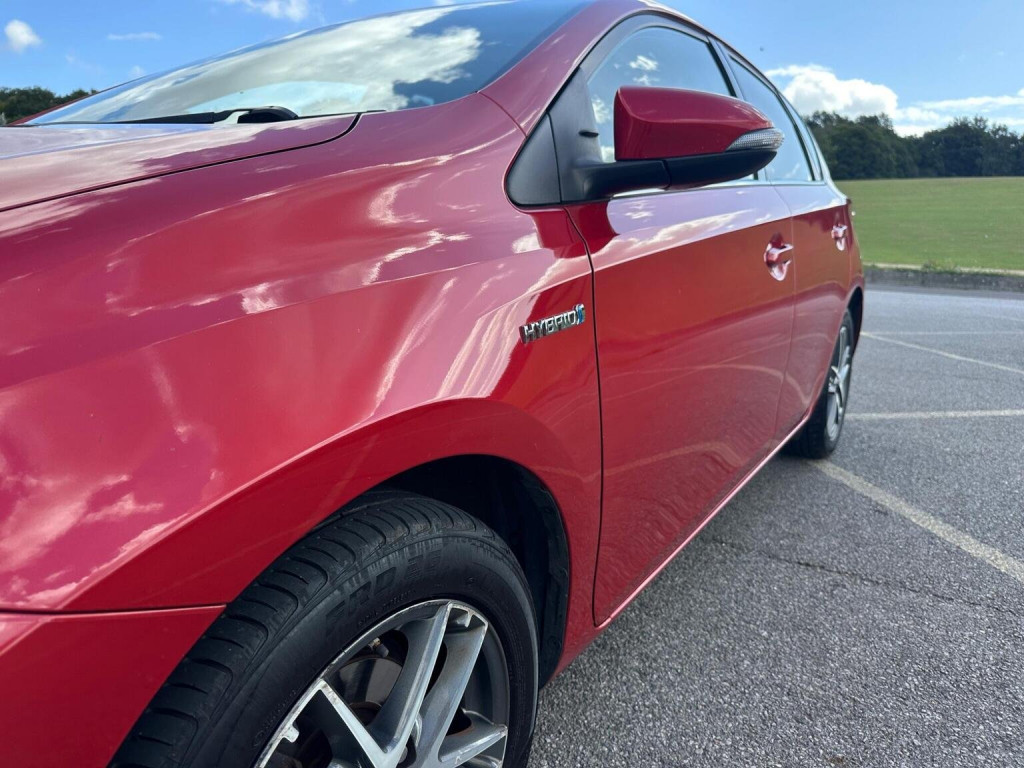 TOYOTA AURIS