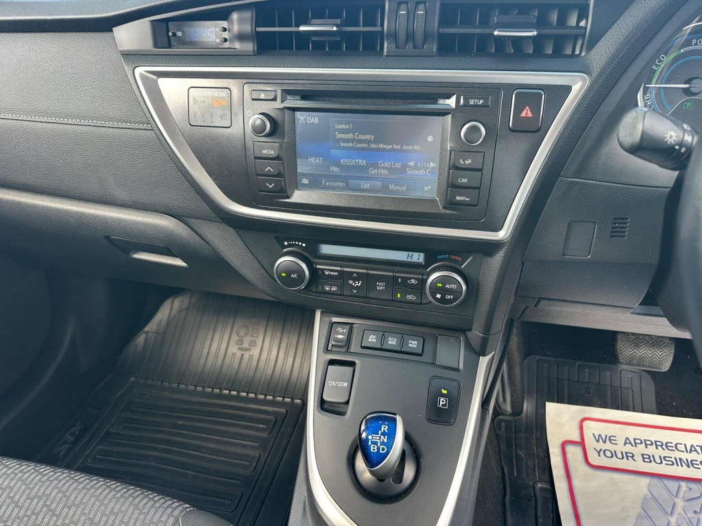 TOYOTA AURIS
