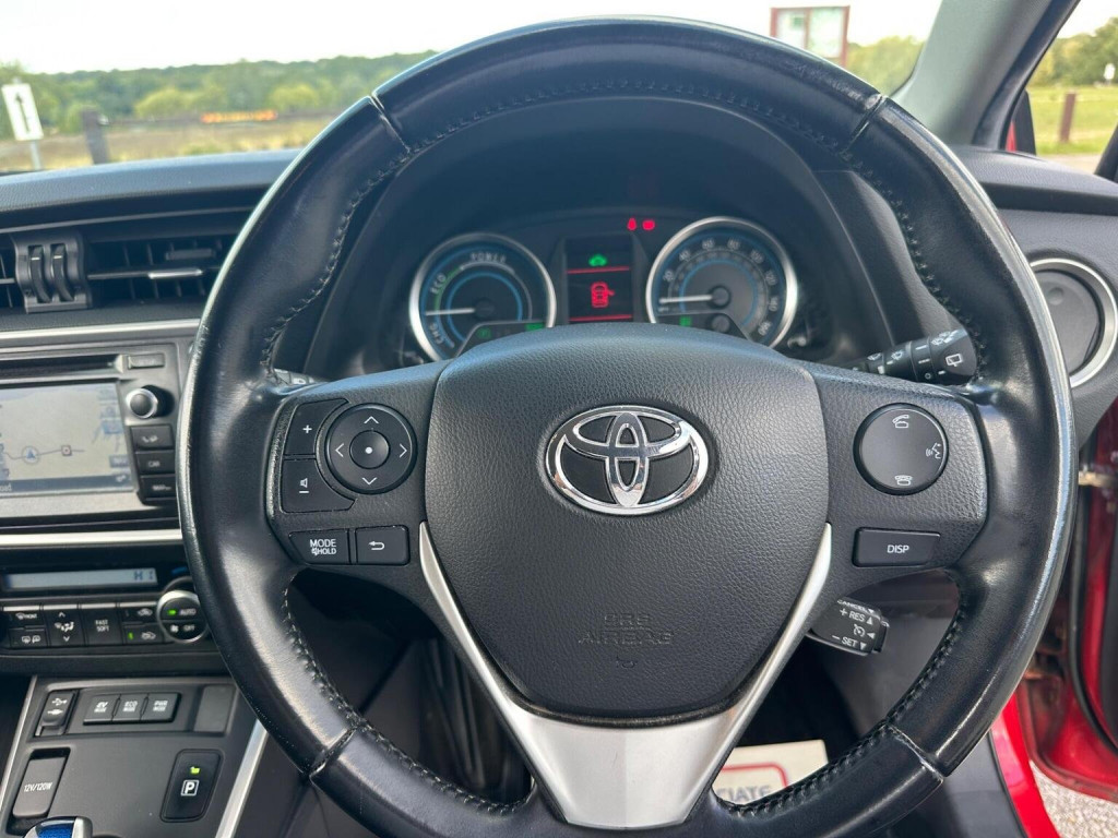TOYOTA AURIS