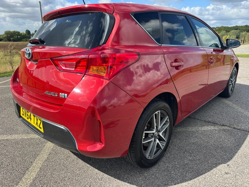 TOYOTA AURIS