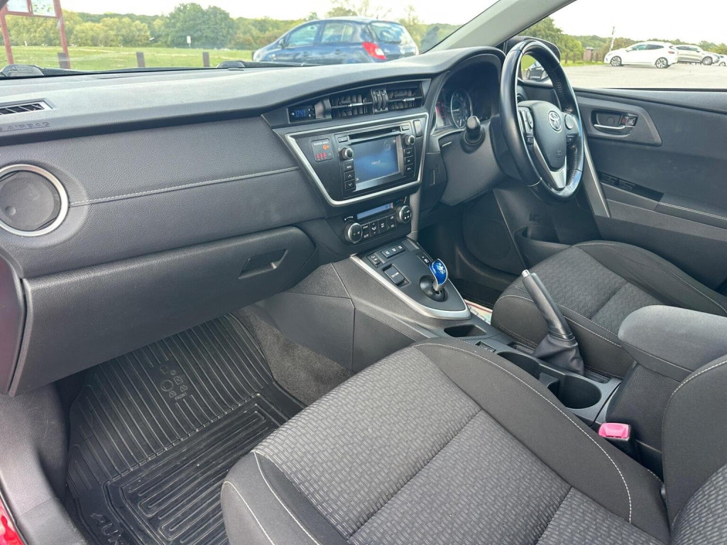 TOYOTA AURIS