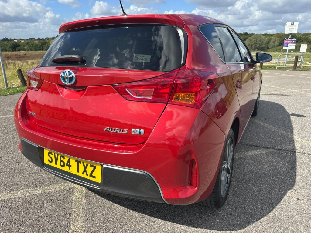 TOYOTA AURIS