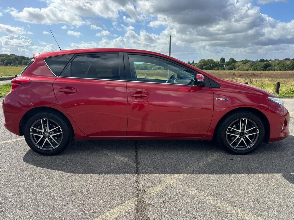 TOYOTA AURIS