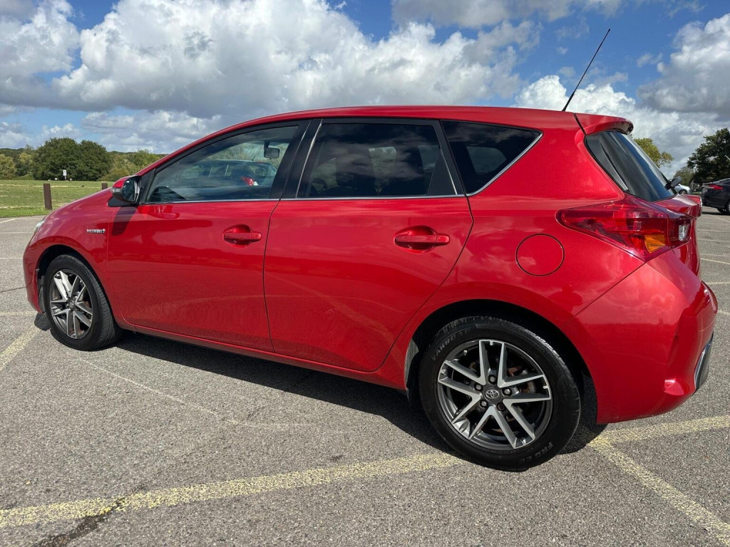 TOYOTA AURIS