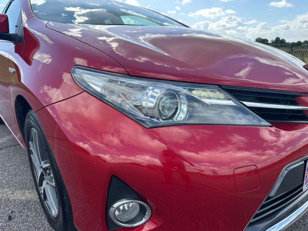 TOYOTA AURIS