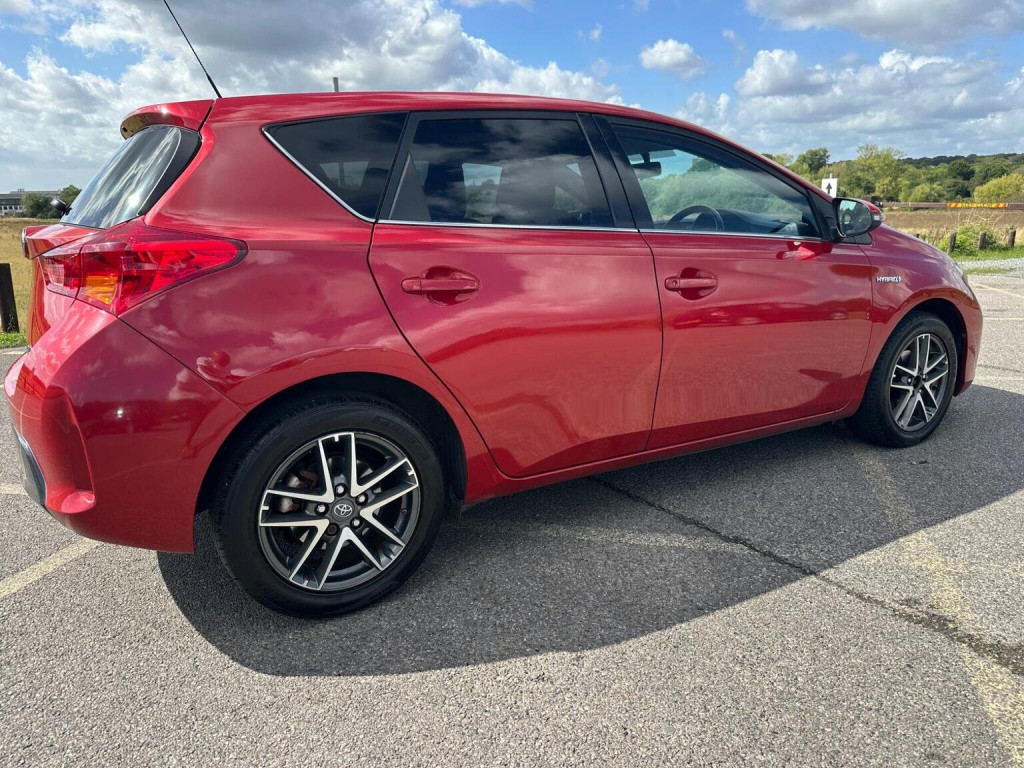 TOYOTA AURIS