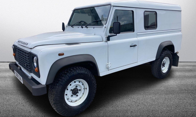 LAND ROVER DEFENDER 110