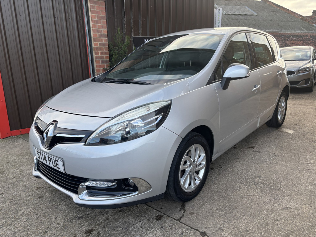 View RENAULT SCENIC 1.5 Dynamique TomTom dCi 110 Stop & Start