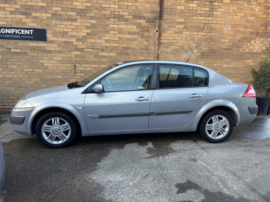 View RENAULT MEGANE 1.6 VVT Privilege