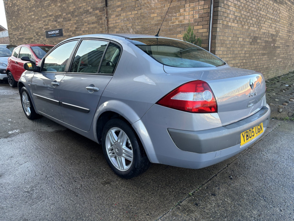View RENAULT MEGANE 1.6 VVT Privilege