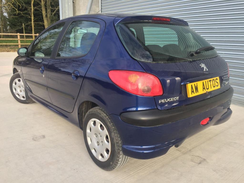 PEUGEOT 206