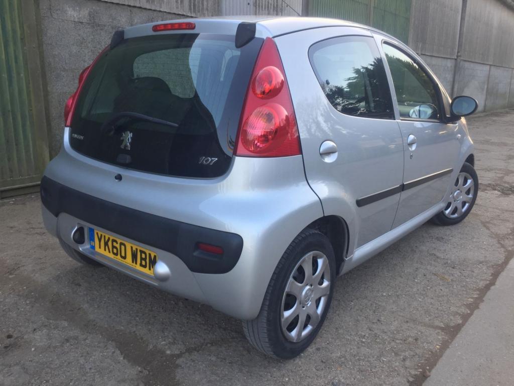 PEUGEOT 107