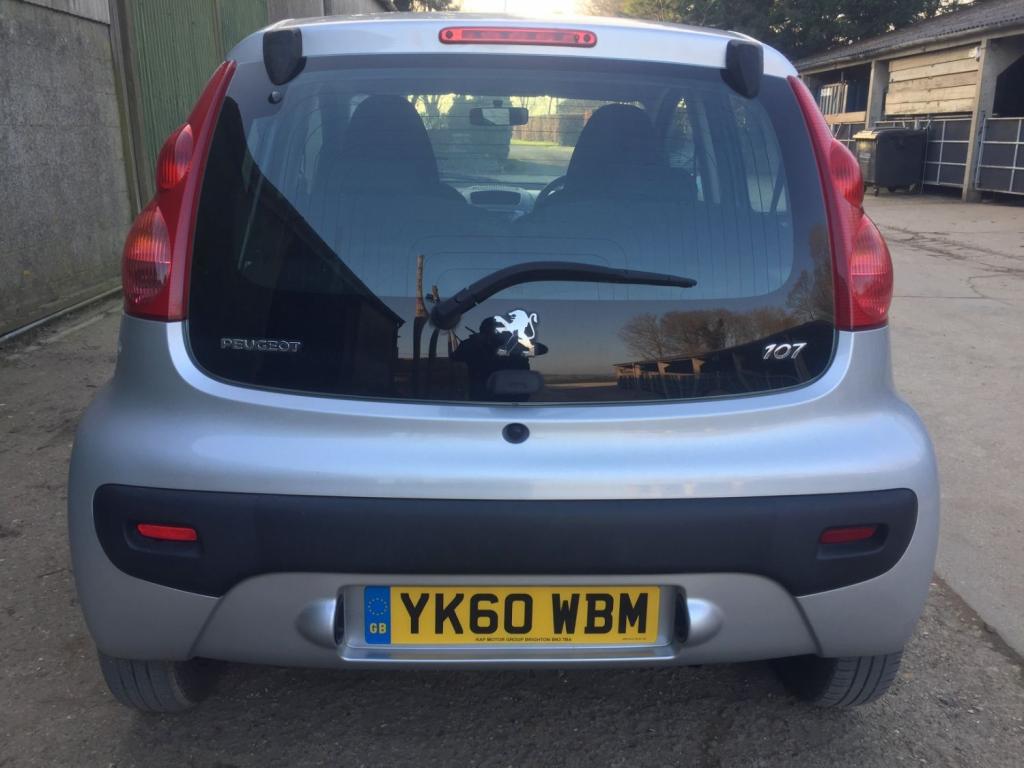 PEUGEOT 107