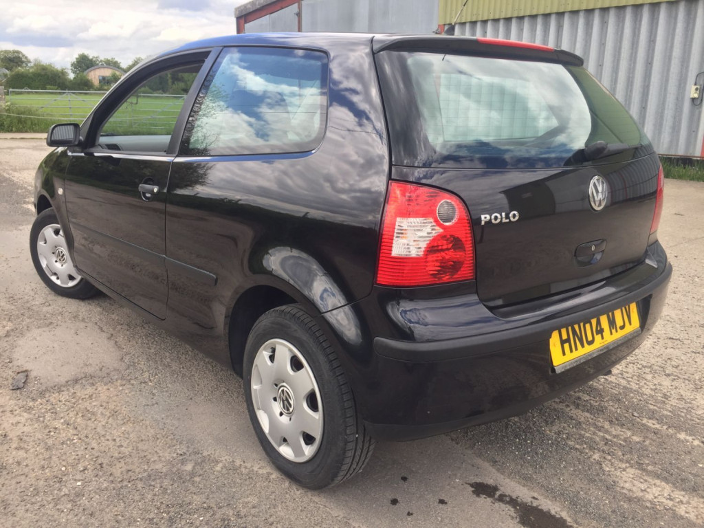 VOLKSWAGEN POLO