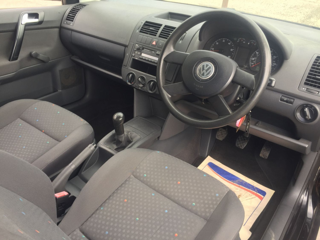 VOLKSWAGEN POLO