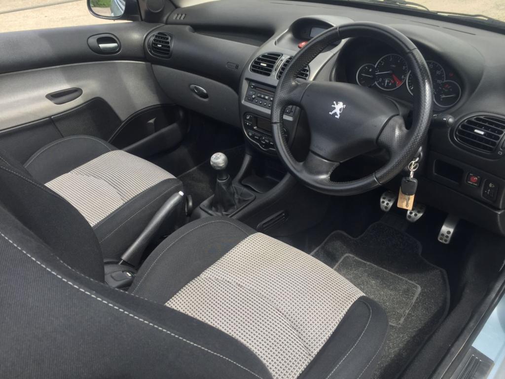 PEUGEOT 206