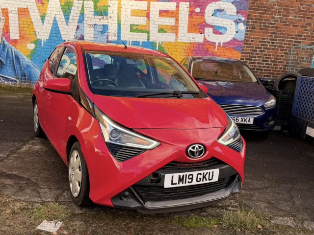 TOYOTA AYGO 1.0 VVT-i x-play