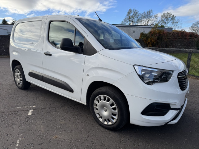 VAUXHALL COMBO 1.5 Turbo D 2300 Sportive (2022/22)