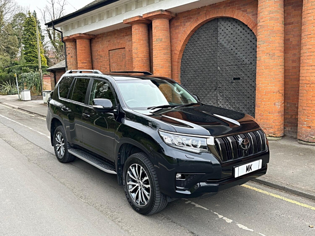 View TOYOTA LAND CRUISER 2.8 D Invincible