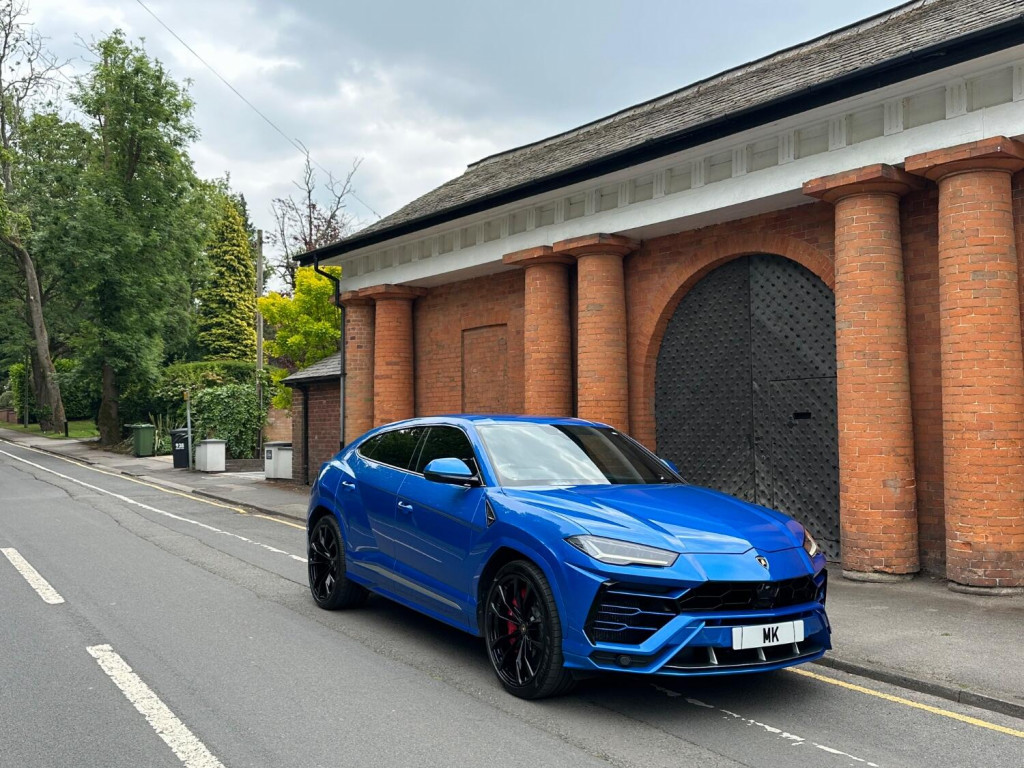 View LAMBORGHINI URUS SUV (2017 - 2021)